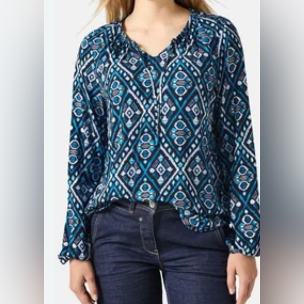 NWOT GAP Navy and White Patterned Blouse